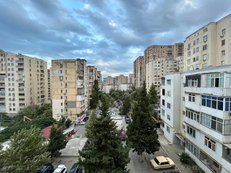 Satılır 3 otaqlı Mənzil Köhnə tikili 72 m² Yeni Yasamal - şəkil 2