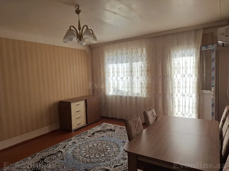 Satılır 4 otaqlı Mənzil Köhnə tikili 80 m² Qaraçuxur