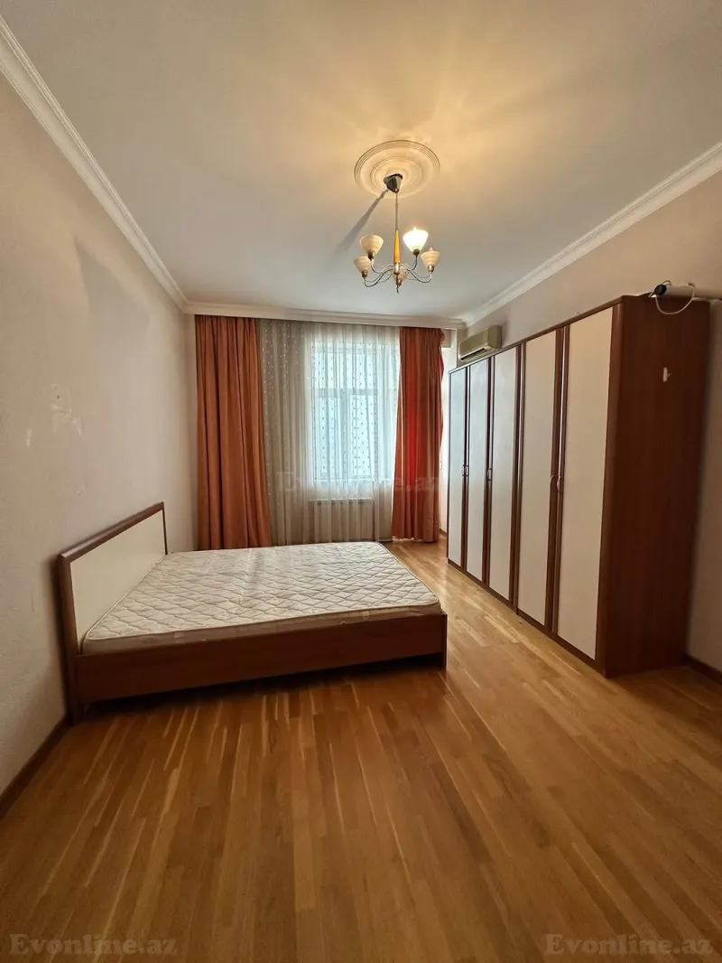 Satılır 4 otaqlı Mənzil Yeni tikili 186 m² Elmlər Akademiyası m. - şəkil 6