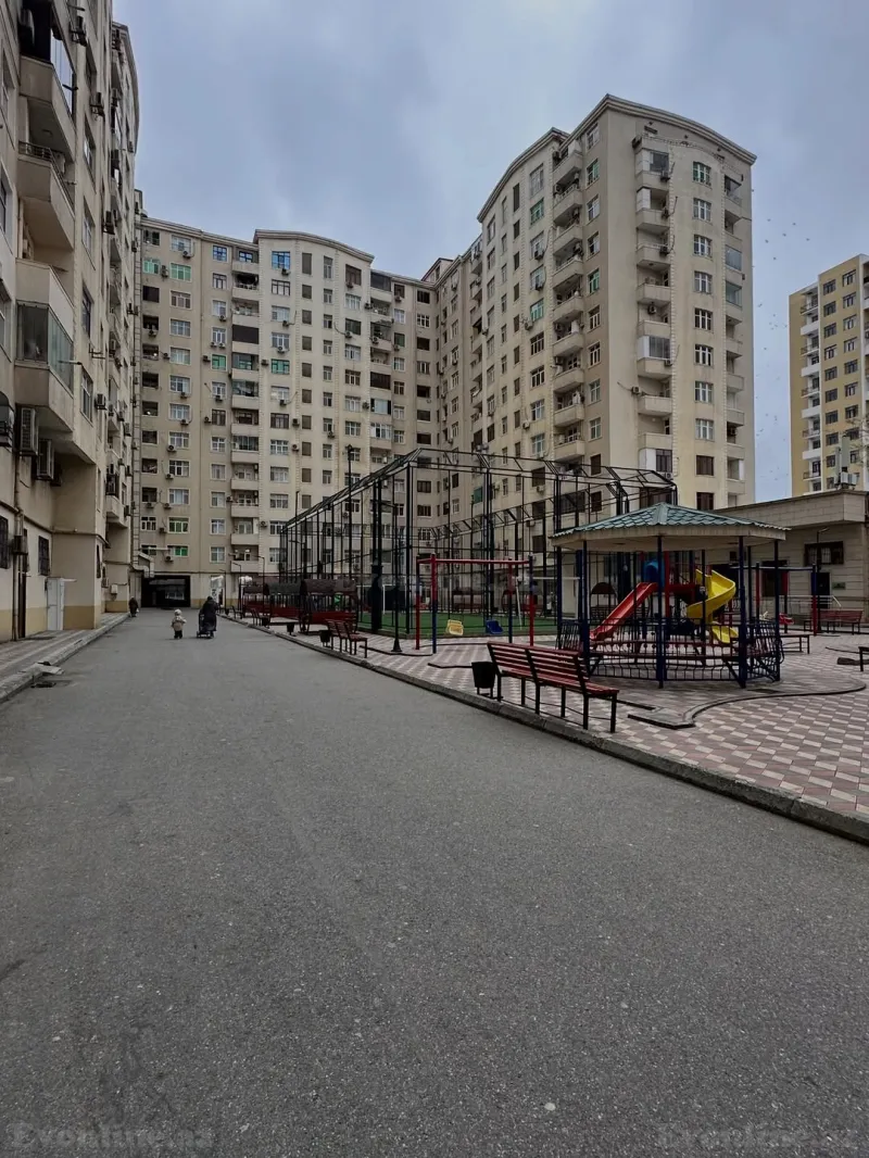3 otaqlı Mənzil 136 m² Neftçilər m. Satılır