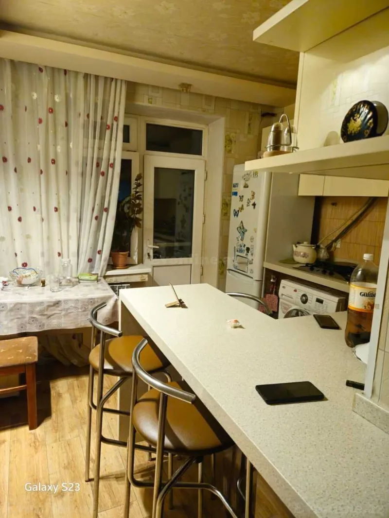 Kirayə verilir 3 otaqlı Mənzil Köhnə tikili 80 m² Xalqlar Dostluğu m. - şəkil 2