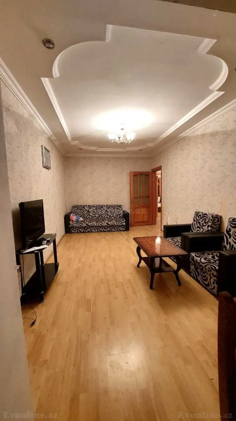 Satılır 2 otaqlı Mənzil Köhnə tikili 65 m² 8-ci mikrorayon