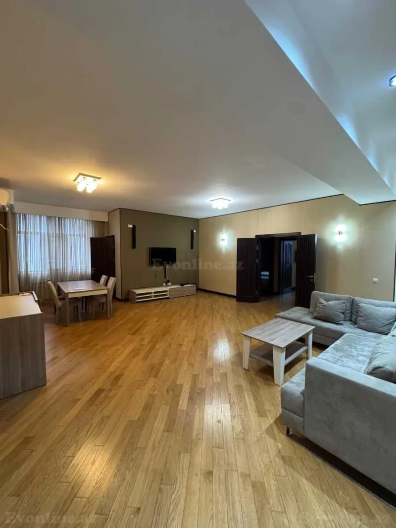 Satılır 4 otaqlı Mənzil Yeni tikili 190 m² 28 May m.