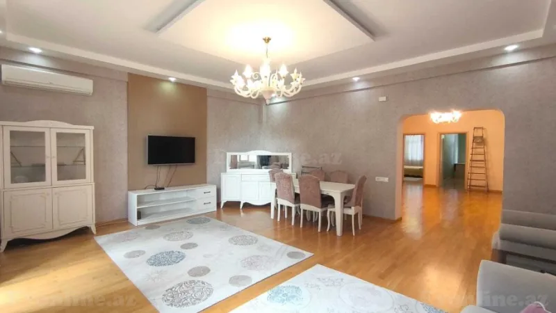 Kirayə verilir 4 otaqlı Mənzil Yeni tikili 200 m² 28 May m.