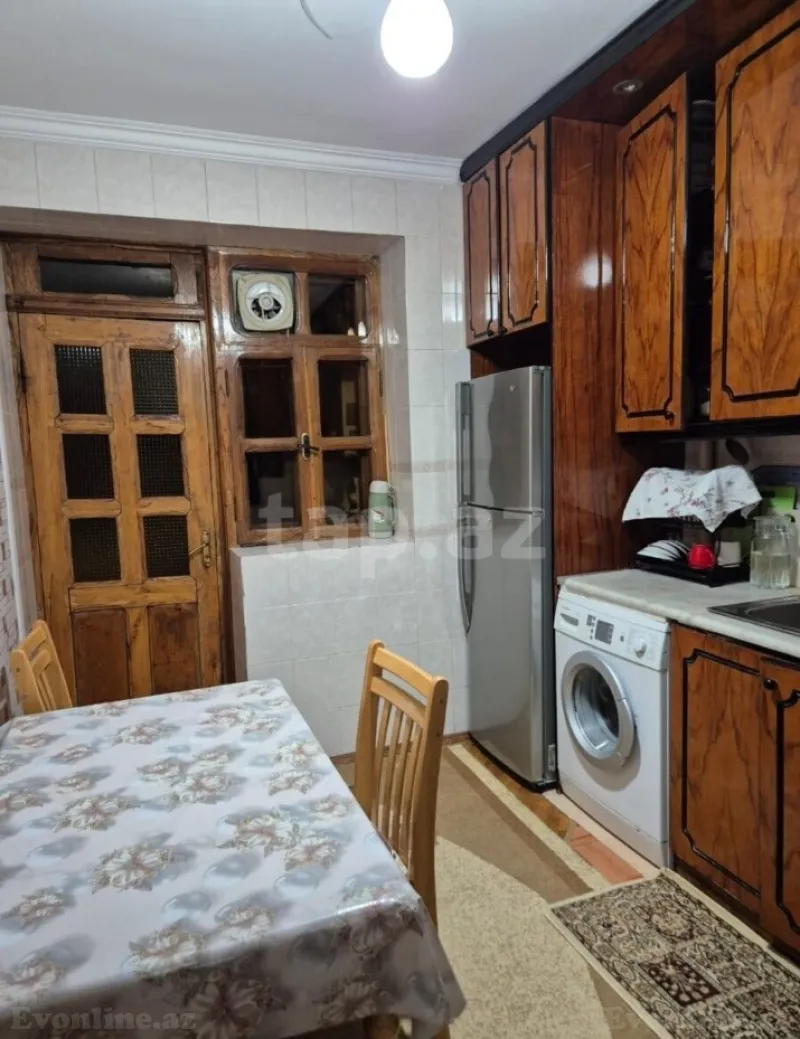 Satılır 3 otaqlı Mənzil Köhnə tikili 69 m² Bakıxanov - şəkil 2