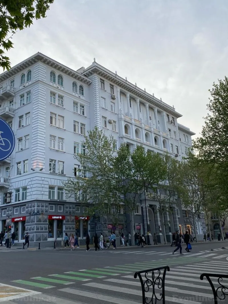 Satılır 4 otaqlı Mənzil Köhnə tikili 110 m² İçərişəhər m.