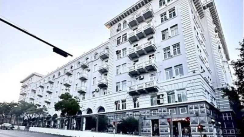 Satılır 4 otaqlı Mənzil Köhnə tikili 110 m² İçərişəhər m. - şəkil 2