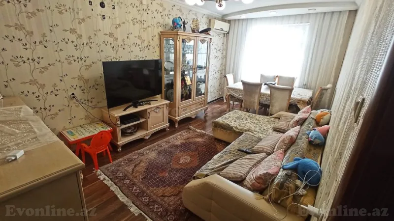 Satılır 2 otaqlı Mənzil Köhnə tikili 70 m² 8 Noyabr m.
