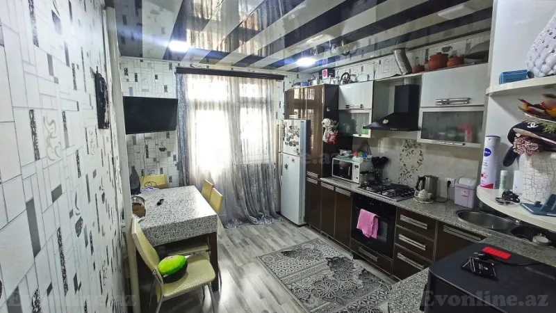 Satılır 2 otaqlı Mənzil Köhnə tikili 70 m² 8 Noyabr m. - şəkil 3