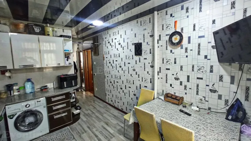 Satılır 2 otaqlı Mənzil Köhnə tikili 70 m² 8 Noyabr m. - şəkil 4