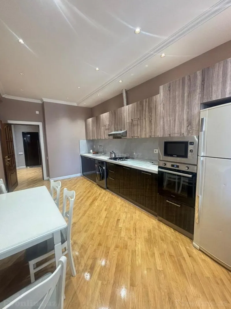 Kirayə verilir 4 otaqlı Mənzil Yeni tikili 175 m² Nəsimi r.