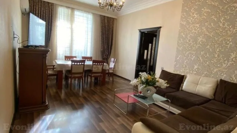 Kirayə verilir 2 otaqlı Mənzil Köhnə tikili 65 m² Sahil m.