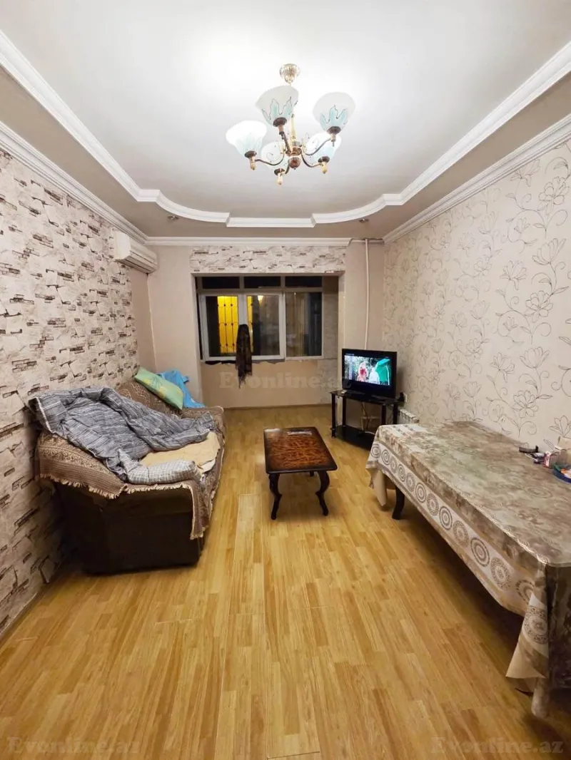 Satılır 2 otaqlı Mənzil Köhnə tikili 60 m² 8-ci mikrorayon