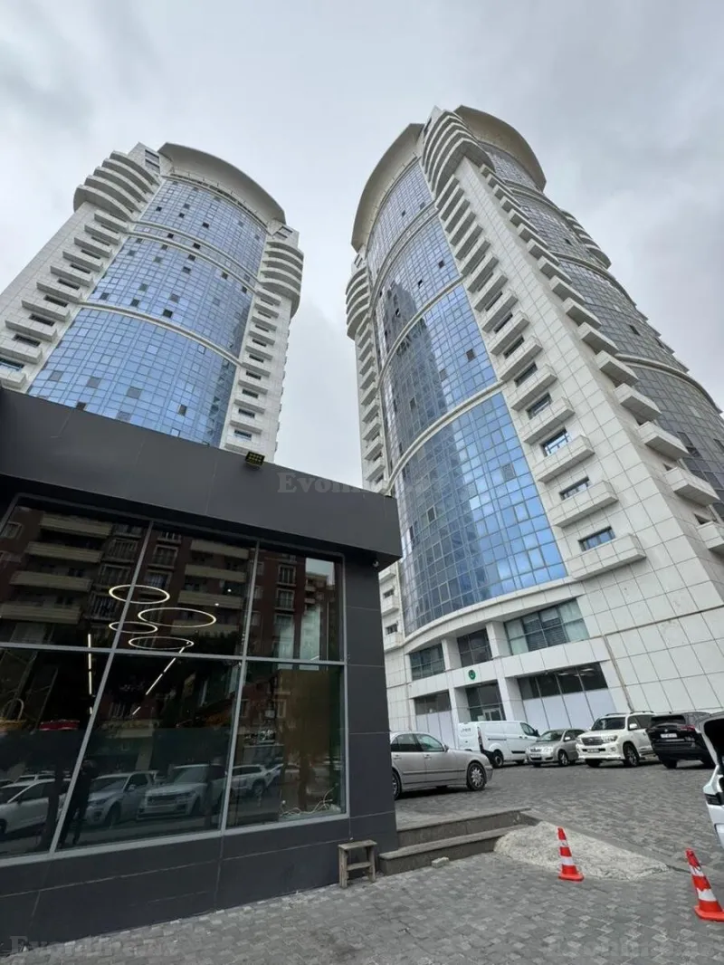 Satılır 4 otaqlı Mənzil Yeni tikili 224 m² Nizami m. - şəkil 2