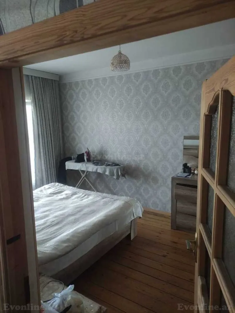 Satılır 5 otaqlı Mənzil Köhnə tikili 100 m² Qara Qarayev m.