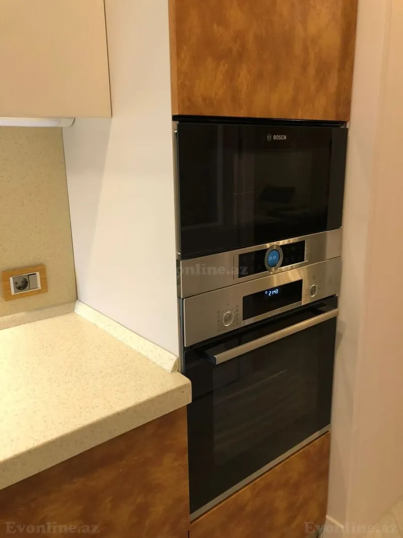 Kirayə verilir 2 otaqlı Mənzil Köhnə tikili 70 m² Sahil m.