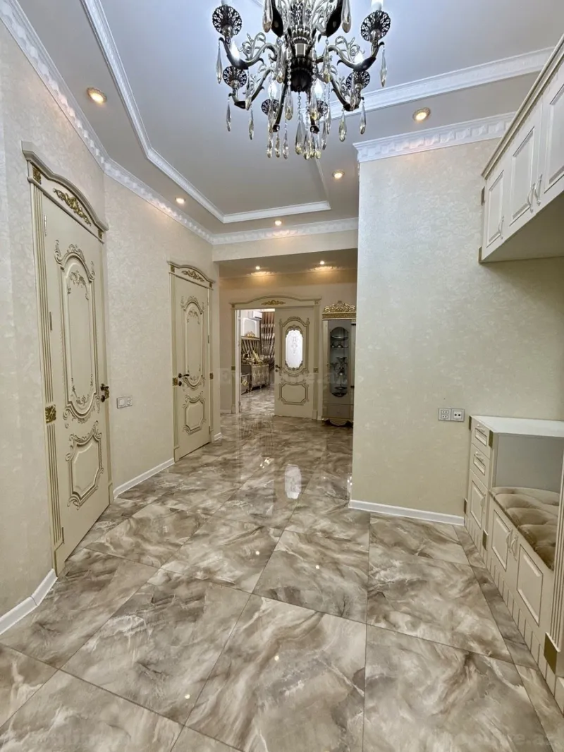 Satılır 4 otaqlı Mənzil Yeni tikili 150 m² Memar Əcəmi m. - şəkil 19