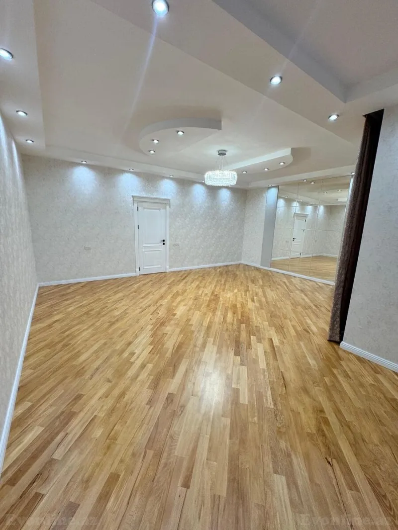Satılır 4 otaqlı Mənzil Yeni tikili 155 m² 8-ci mikrorayon - şəkil 2