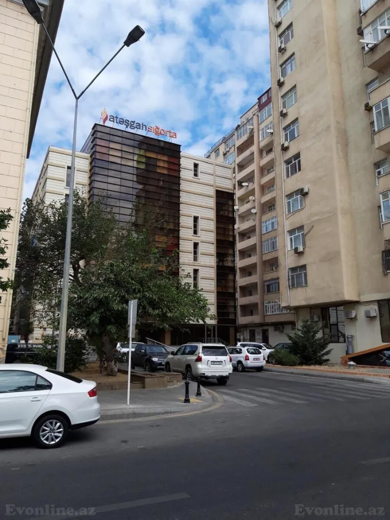 Kirayə verilir 4 otaqlı Mənzil Yeni tikili 220 m² Gənclik m.