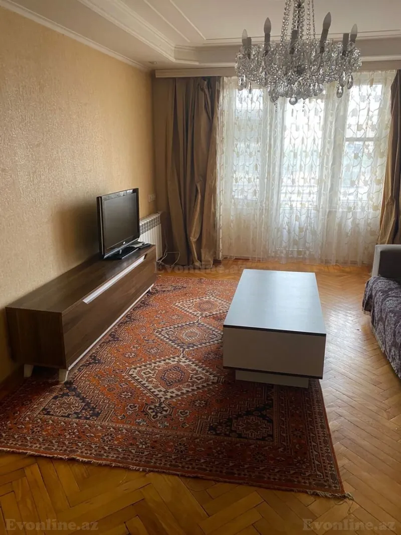 Satılır 3 otaqlı Mənzil Köhnə tikili 75 m² Yasamal