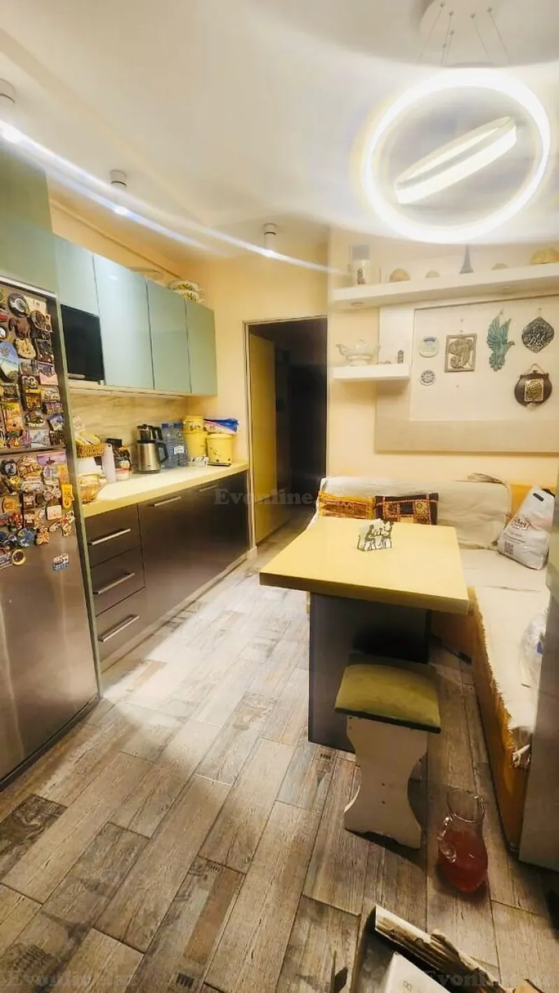 Satılır 2 otaqlı Mənzil Köhnə tikili 55 m² Yasamal r. - şəkil 3