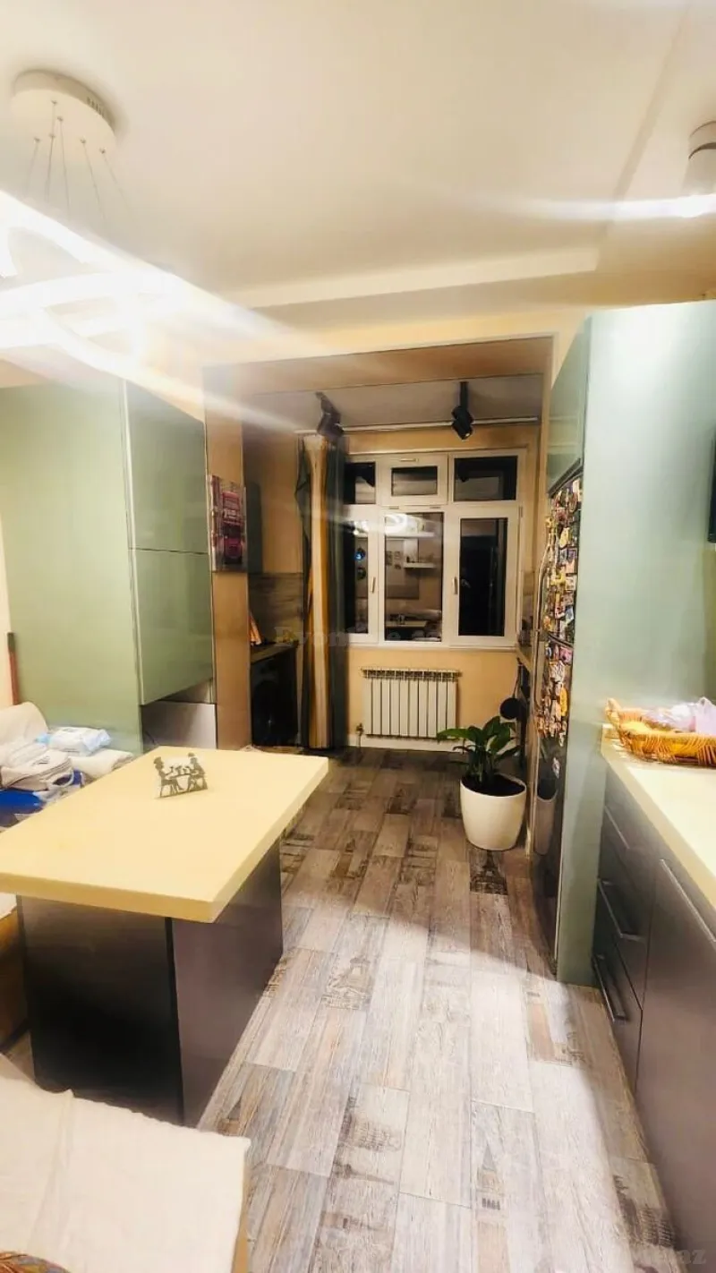 Satılır 2 otaqlı Mənzil Köhnə tikili 55 m² Yasamal r. - şəkil 4