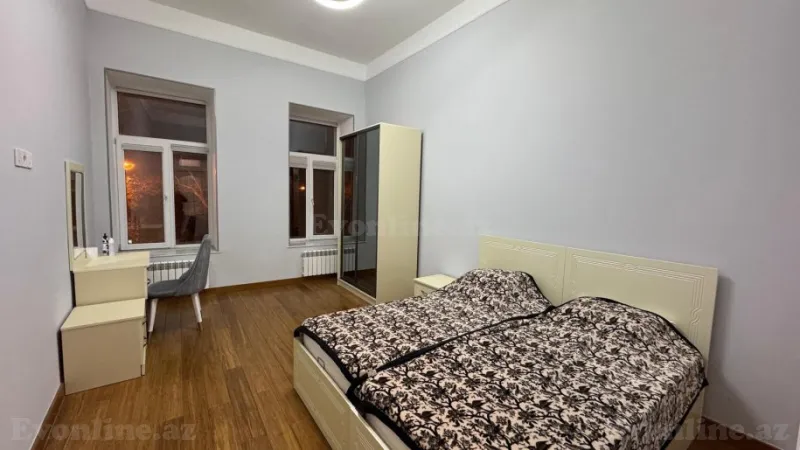 Kirayə verilir 2 otaqlı Mənzil Köhnə tikili 85 m² Sahil m. - şəkil 6