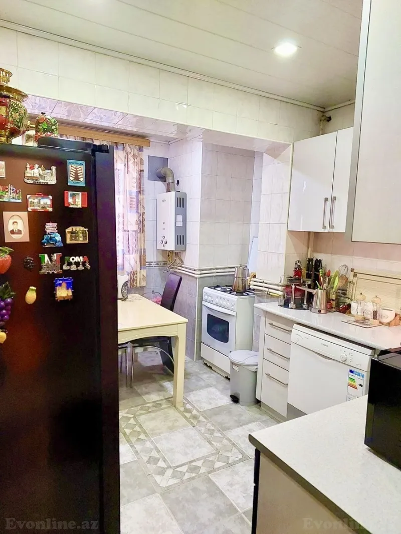 Satılır 4 otaqlı Mənzil Köhnə tikili 110 m² 8-ci mikrorayon