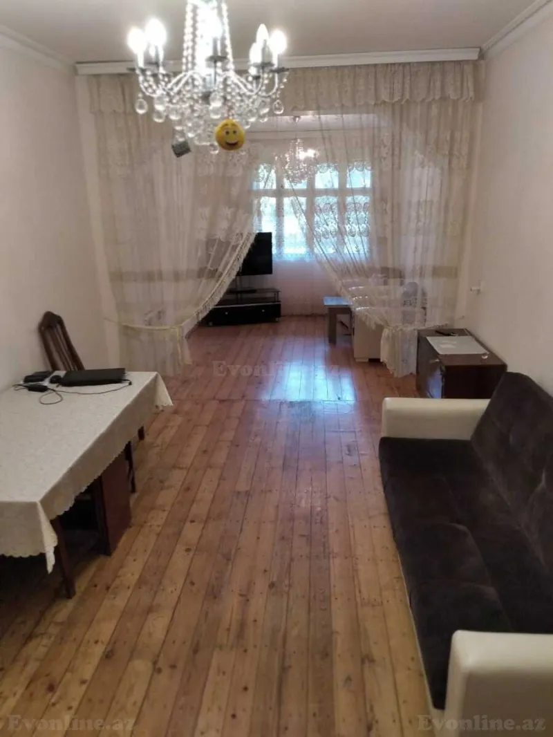 Bakı, Binəqədi r., 7-ci mikrorayonda 4 otaqlı mənzil satılır