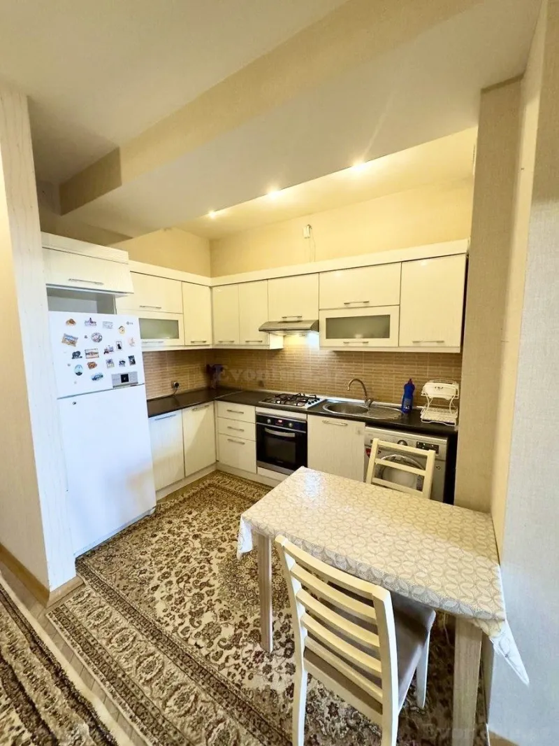 Bakı, Binəqədi r., Nəsimi m., 9-cu mikrorayonda 3 otaqlı mənzil kirayə verilir