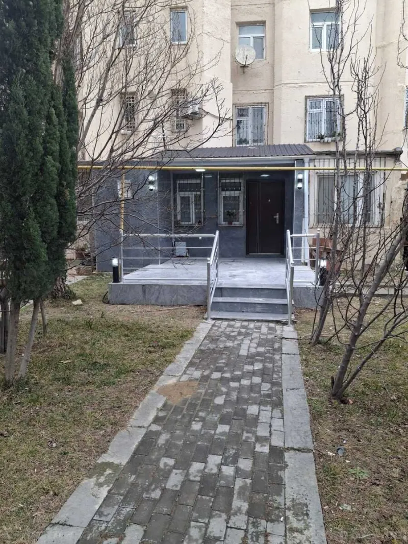 Bakı, Binəqədi r., Nəsimi m., 9-cu mikrorayonda 1 otaqlı mənzil satılır