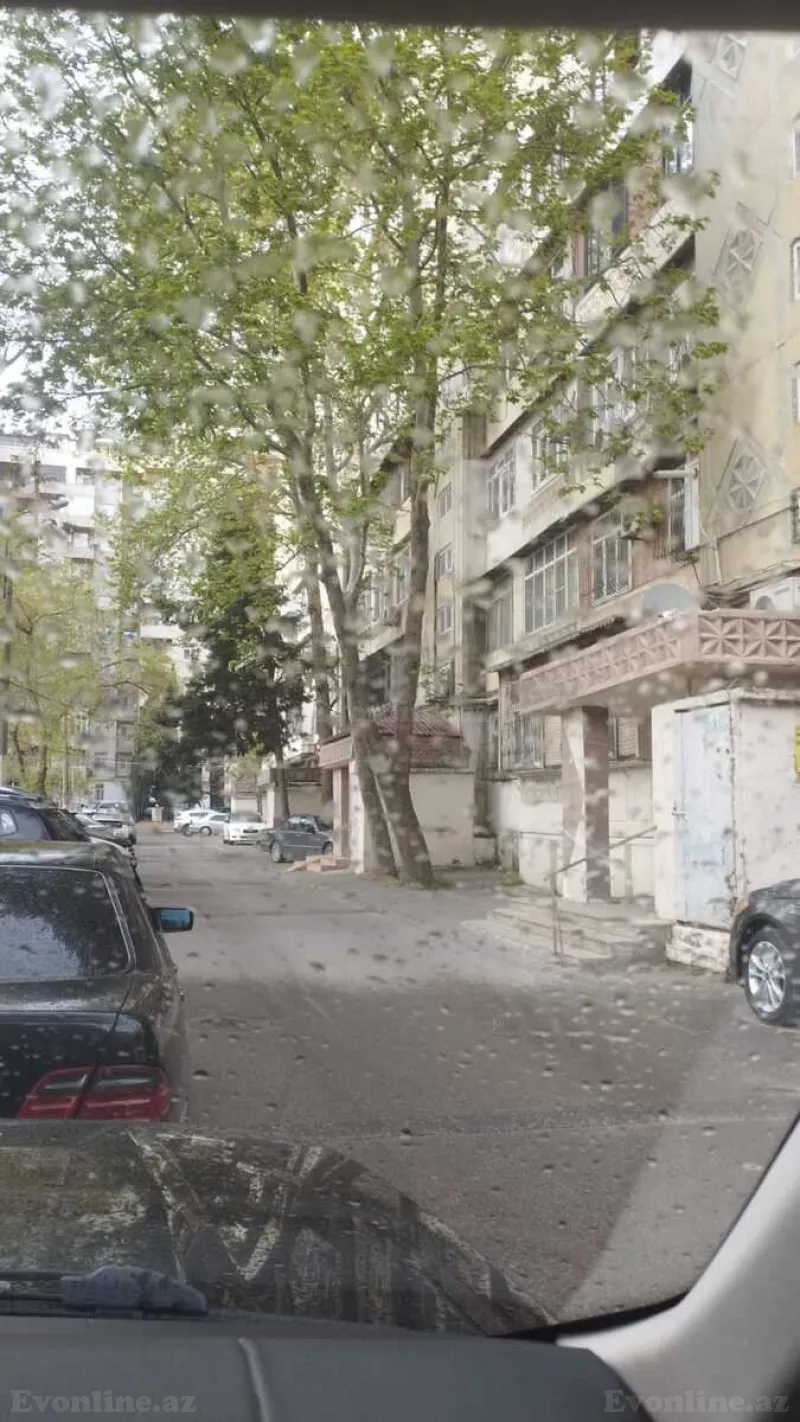 Satılır 3 otaqlı Mənzil Köhnə tikili 85 m² 8-ci mikrorayon