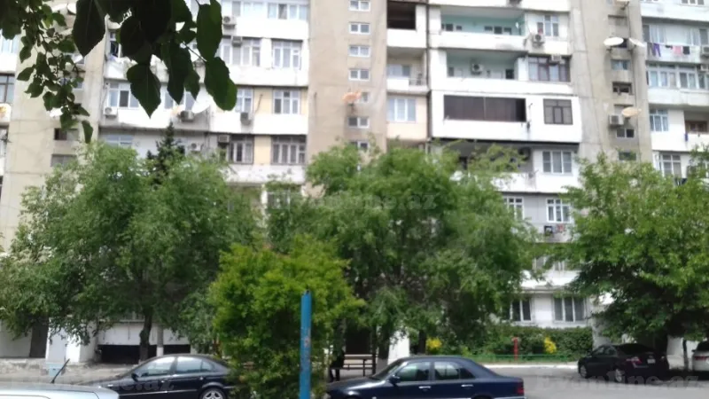 Satılır 3 otaqlı Mənzil Köhnə tikili 65 m² 8-ci mikrorayon - şəkil 2