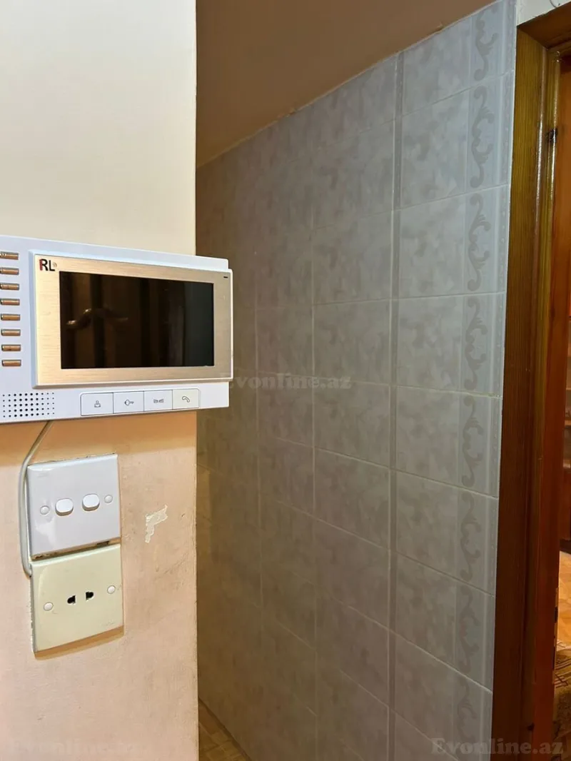 Kirayə verilir 3 otaqlı Mənzil Köhnə tikili 75 m² İnşaatçılar m. - şəkil 3