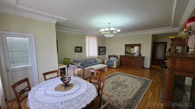 Kirayə verilir 3 otaqlı Mənzil Yeni tikili 130 m² 8-ci mikrorayon