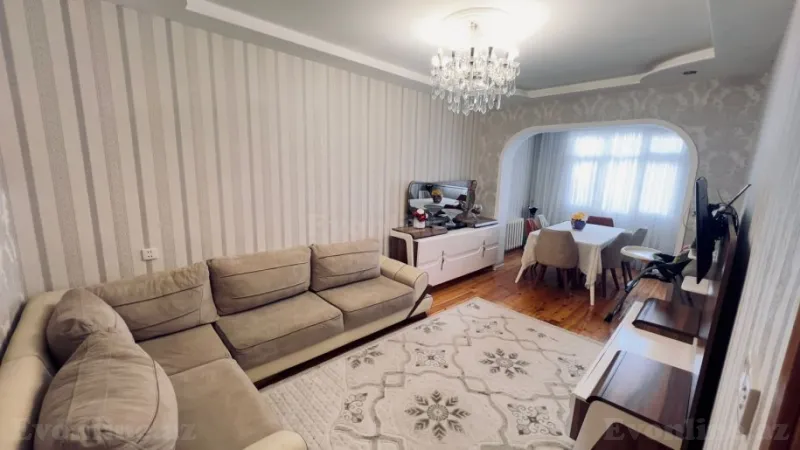 Satılır 4 otaqlı Mənzil Köhnə tikili 110 m² Yeni Yasamal