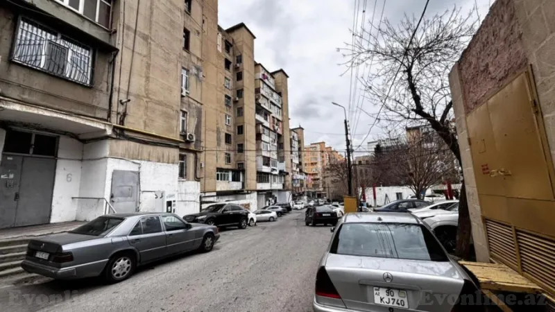 Kirayə verilir 3 otaqlı Mənzil Köhnə tikili 80 m² Neftçilər m.