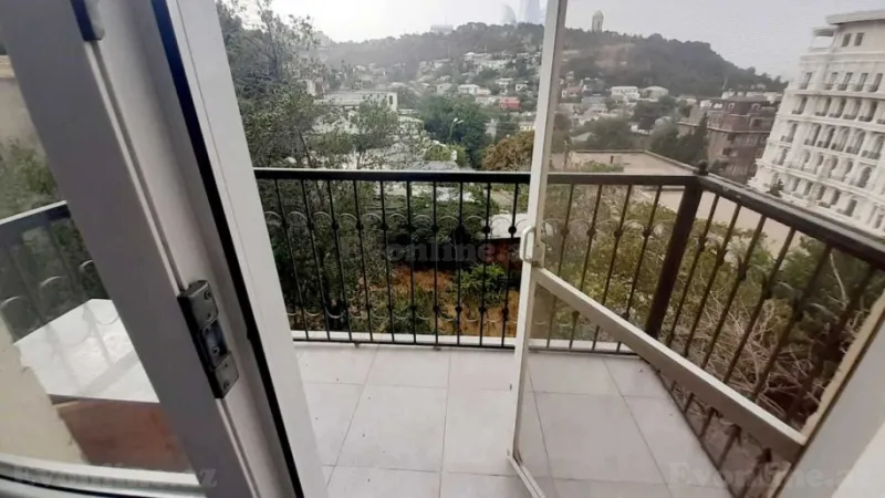 Kirayə verilir 2 otaqlı Mənzil Köhnə tikili 105 m² Bayıl - şəkil 2