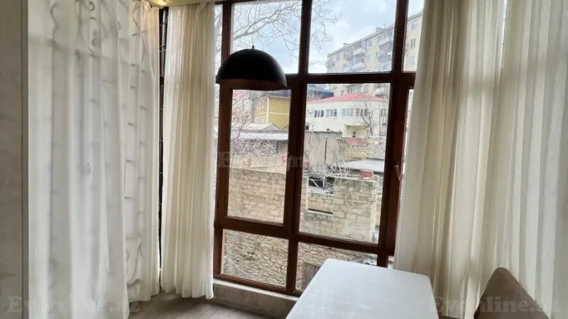 Kirayə verilir 2 otaqlı Mənzil Köhnə tikili 63 m² Bayıl - şəkil 2