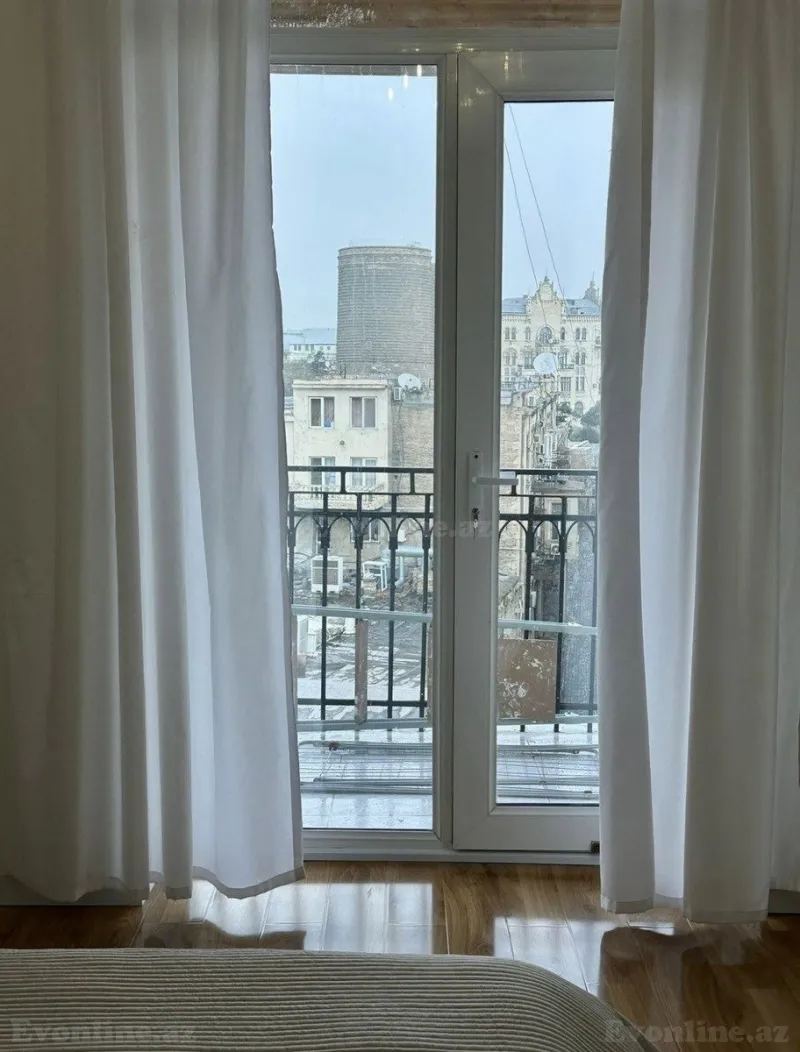 Kirayə verilir 5 otaqlı Mənzil Köhnə tikili 200 m² İçərişəhər m. - şəkil 2