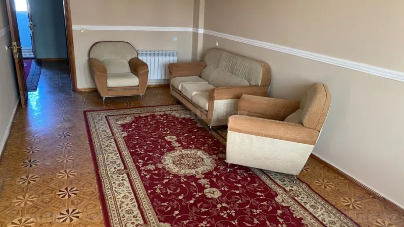 Kirayə verilir 3 otaqlı Mənzil Köhnə tikili 90 m² Gənclik m.