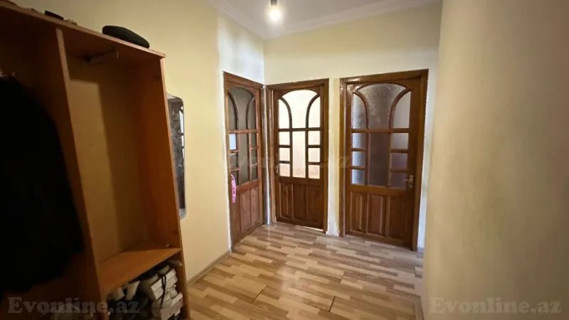 Satılır 3 otaqlı Mənzil Köhnə tikili 85 m² Massiv D