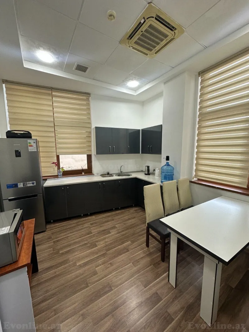 Kirayə verilir Ofis 8 m² 28 May m.