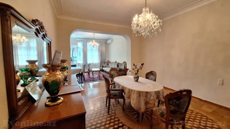 Satılır 4 otaqlı Mənzil Köhnə tikili 200 m² Nəriman Nərimanov m.