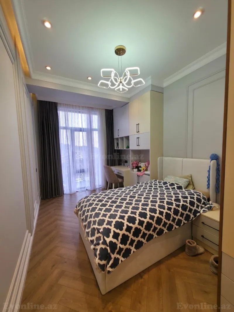 Satılır 4 otaqlı Mənzil Yeni tikili 130 m² Xətai r. - şəkil 3