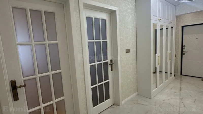 Satılır 3 otaqlı Mənzil Köhnə tikili 95 m² Yasamal