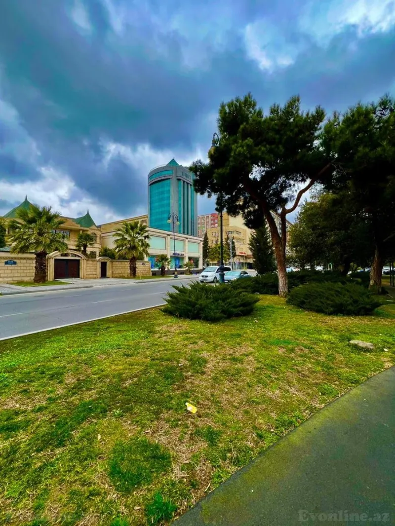 Satılır 3 otaqlı Mənzil Köhnə tikili 83 m² Gənclik m.