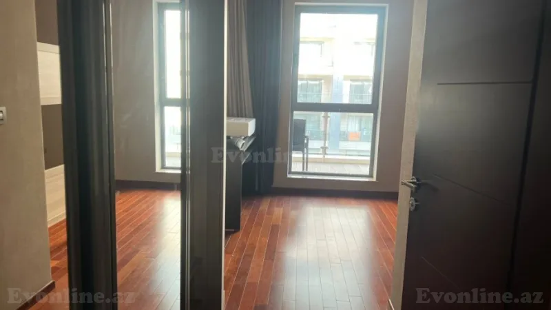 Kirayə verilir 4 otaqlı Mənzil Yeni tikili 220 m² Səbail r. - şəkil 18