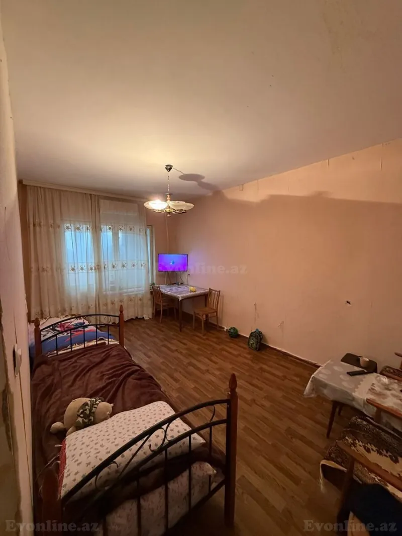 Satılır 2 otaqlı Mənzil Köhnə tikili 70 m² 8-ci mikrorayon