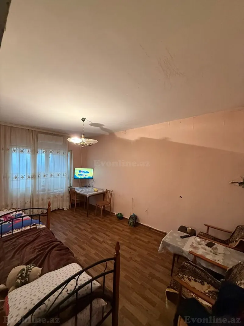 Satılır 2 otaqlı Mənzil Köhnə tikili 70 m² 8-ci mikrorayon - şəkil 2